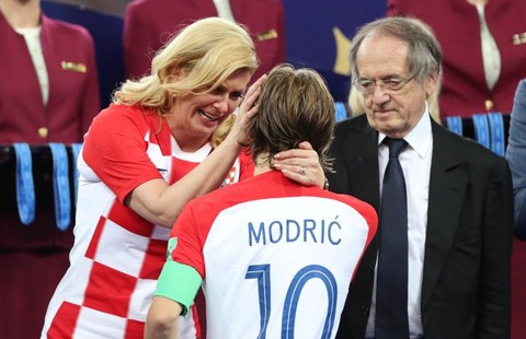 Bà còn chung niềm vui và niềm tự hào về thành tích của các cầu thủ Croatia