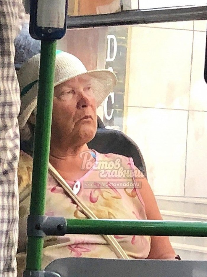 Người phụ nữ ngồi trên xe buýt ở Nga có gương mặt giống tổng thống Mỹ