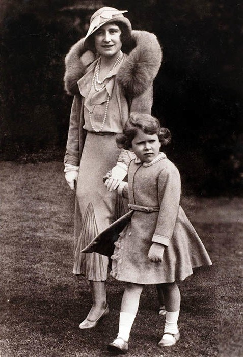 Nữ hoàng Elizabeth khi còn trẻ đã có dáng dấp của một người thừa kế