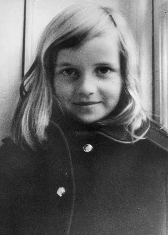 Công nương Diana năm 4 tuổi