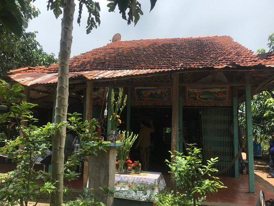 Căn nhà của chị Nhung dột nát ở quê nhà