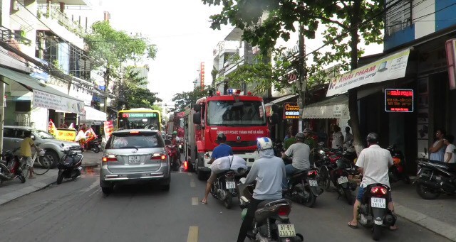 Lực lượng cứu hỏa đã có mặt để xử lý vụ việc