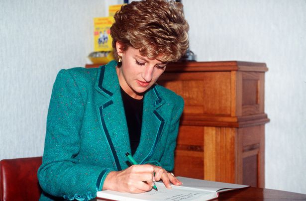 Cố công nương Diana cũng có sở thích viết thư tay cảm ơn người hâm mộ