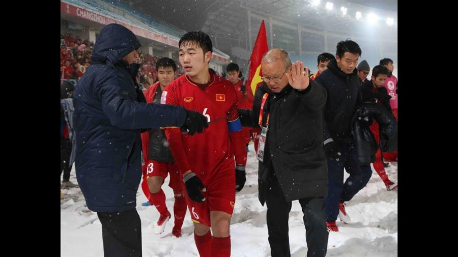 Ông động viên, sốc lại tinh thần cho các học trò của mình