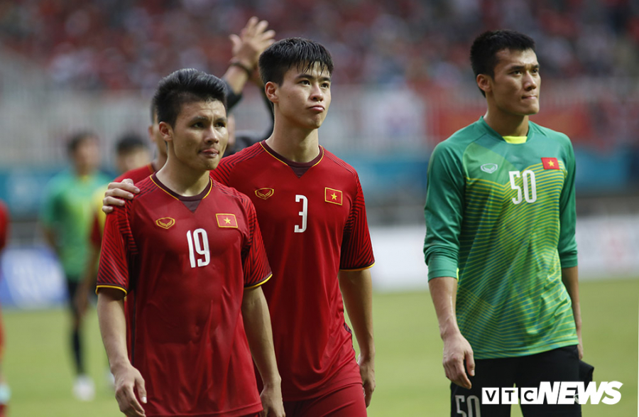 Minh Vương, Quang Hải mặt buồn rười rượi sau trận thua 