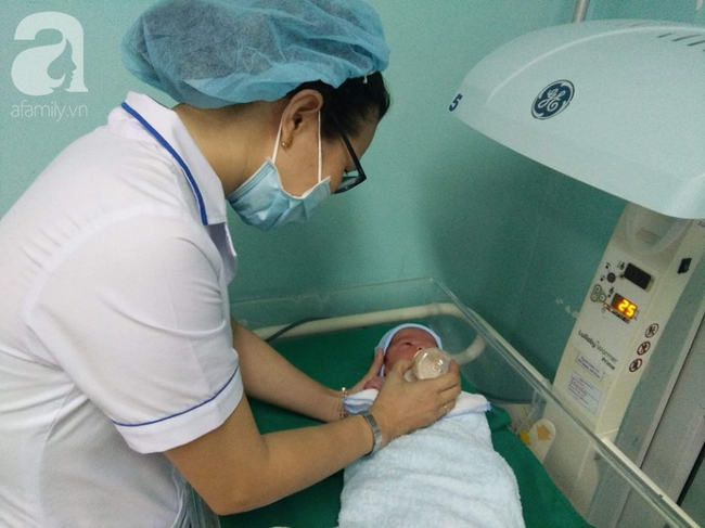 Hiện bé vẫn đang được hộ sinh và các y bác sĩ chăm sóc tận tình tại BV Bà Rịa - Vũng Tàu