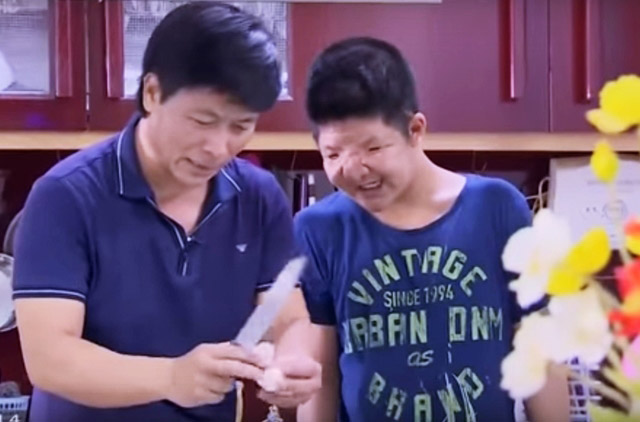 nghe si quoc tuan va bom