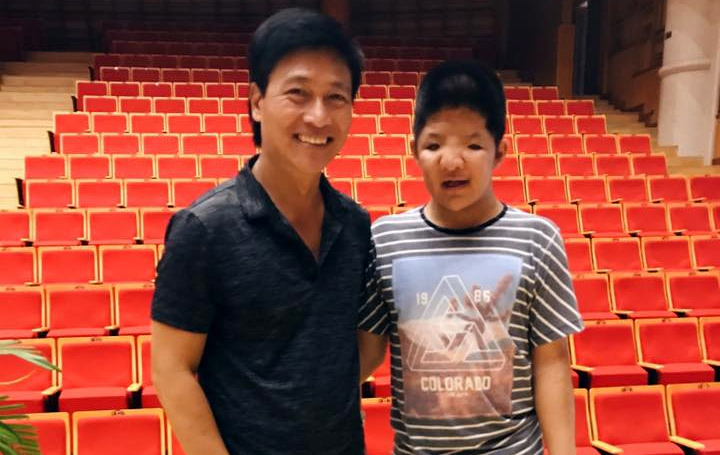 nghe si quoc tuan va bom