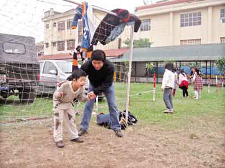 nghe si quoc tuan va bom