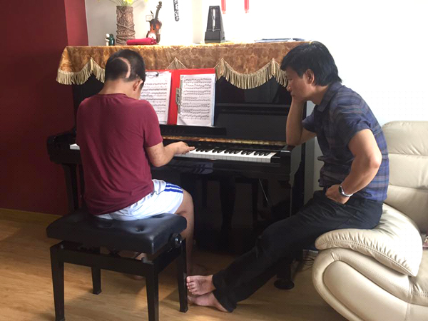 nghe si quoc tuan va bom (9)