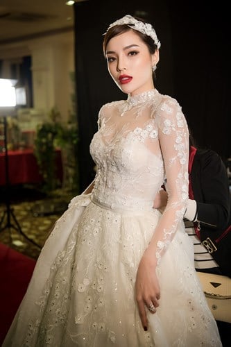 Hoa hậu Kỳ Duyên diện váy cưới trị giá 3 tỉ đồng