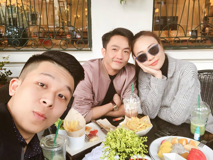 Mới đây, một người bạn chung của Cường Đô la và Đàm Thu Trang đã đăng bức hình chụp chung với cặp đôi này cùng dòng trạng thái: 
