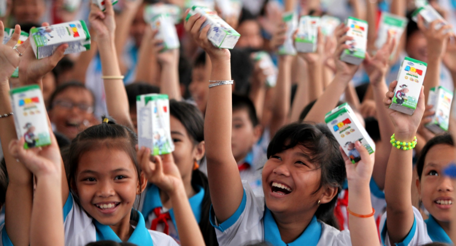 Trong suốt 10 năm qua, Quỹ sữa Vươn cao Việt Nam đã trao tặng hàng triệu ly sữa và đem nhiều niềm vui đến cho các trẻ em có hoàn cảnh khó khăn trên cả nước