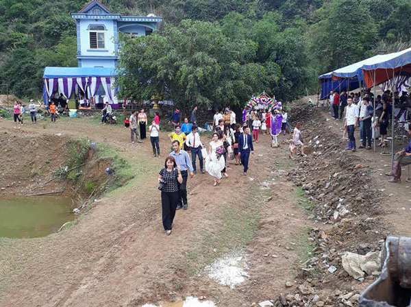 man-ruoc-dau-co-mot-khong-hai-tai-hoa-binh-khien-cu-dan-mang-thi-nhau-chia-se-21761653_883459991803743_3571196205483120411_n-1506301986-width600height448