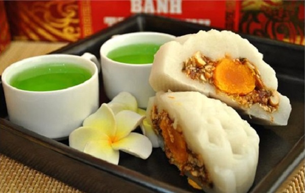 banh-trung-thu-deo-nhan-thap-cam