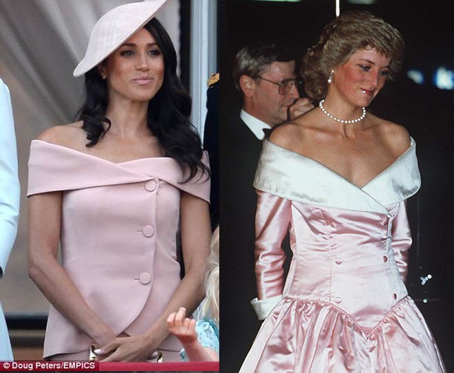 Một sự trùng hợp ngẫu nhiên từ gam màu hồng nhạt nhẹ nhàng đến phần cổ trễ vai vạt chéo, chỉ có điều Công nương Diana kín đáo với thiết kế đầm dài tay thì Meghan Markle lại diện đầm trễ vai không tay vô tình phá vỡ quy tắc trang phục Hoàng gia.