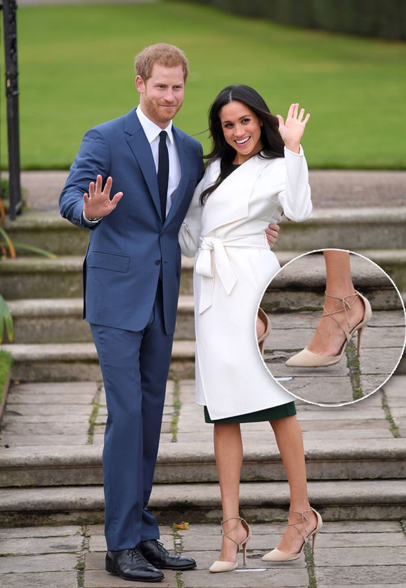 Trong nhiều sự kiện trọng đại, chẳng hạn như tại lễ thông báo đính hôn của Meghan Markle và Hoàng tử Harry vào hồi năm ngoái thì ai nấy nhận ra rằng cô đã chọn một đôi giày lệch cỡ chân.