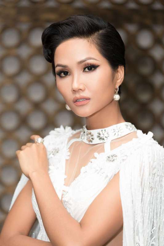 Hoa hậu H'hen Niê đồng hành cùng top 6 tìm kiếm trang phuc dân tộc
