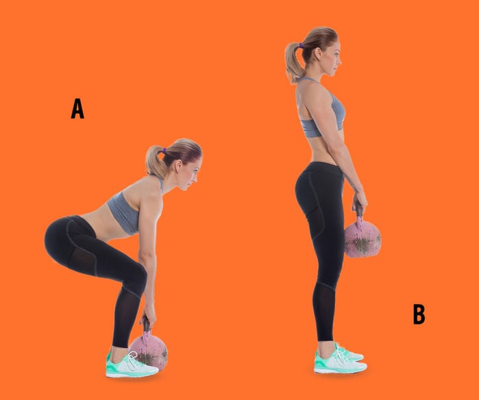 Tay cầm tạ tròn vừa sức, đặt phía trước người, thực hiện động tác squat 30 lần.