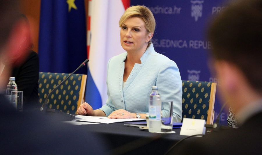 Kolinda Grabar-Kitarovic đắc cử Tổng thống Croatia năm 2015, trở thành người phụ nữ đầu tiên giữ chức vụ này trong lịch sử đất nước. Trước đó, bà từng đảm nhận nhiều vị trí trong chính phủ Croatia.   