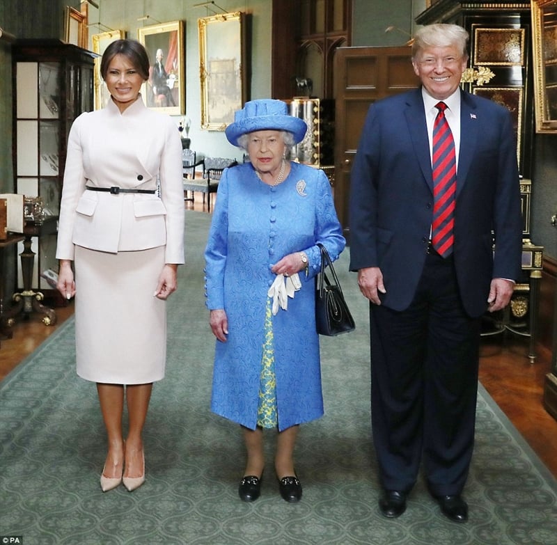 Melania Trump, Nữ hoàng Elizabeth đệ Nhị, Tổng thống Trump trong buổi gặp gỡ tại lâu đài Windsor.    