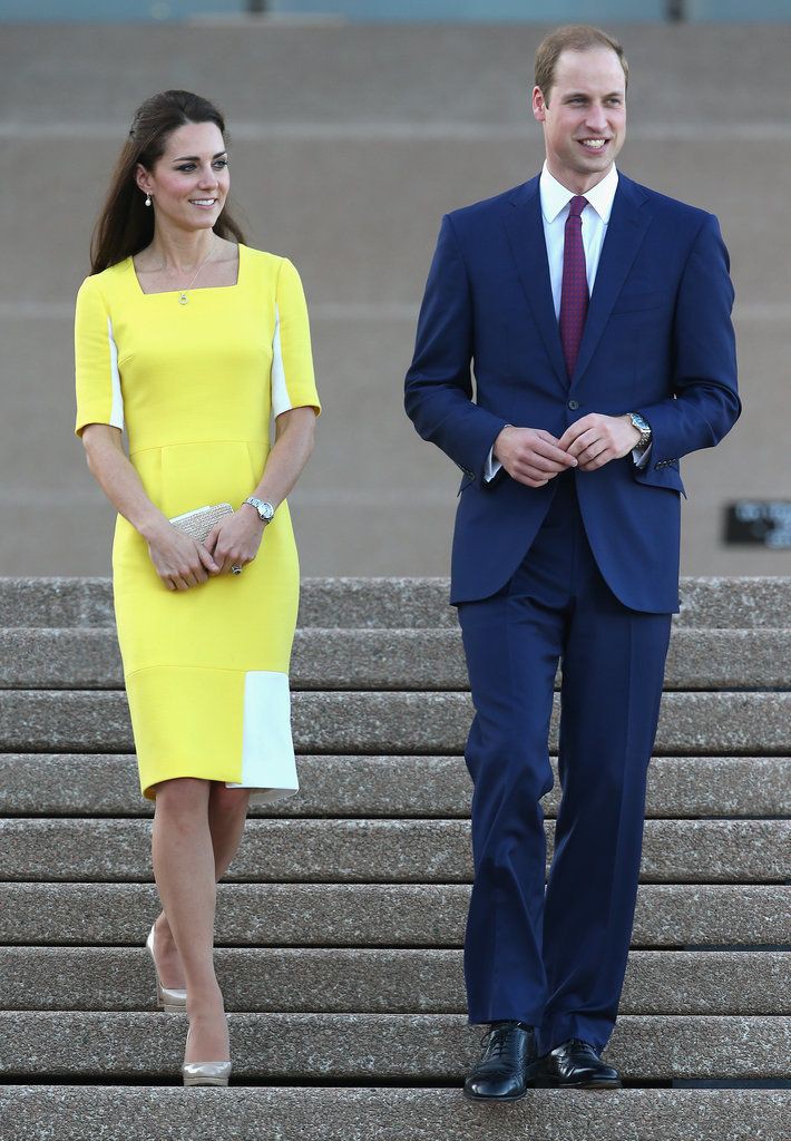 Trong chuyến công du đến Austraylia vào năm 2014, Công nương Kate từng diện 1 mẫu váy vàng khá rực rỡ của thương hiệu Roksanda có giá 950 Bảng Anh ~ 28 triệu đồng.    