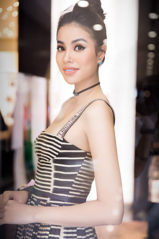 Đến nay, dù đã 3 năm kể từ khi đăng quang cuộc thi Hoa hậu Hoàn vũ 2015, Phạm Hương vẫn là một trong những ngôi sao của làng giải trí bởi phong cách làm việc chuyên nghiệp, sự chỉnh chu trong từng sự kiện tham gia.    