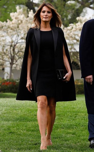 Chiếc đầm đen sang trọng, quý phái của Dolce & Gabbana được bà Trump yêu thích.  