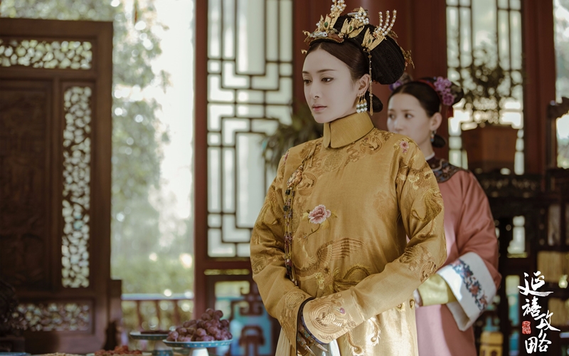 Tạo hình của Tần Lam với vai diễn Phú Sát Hoàng Hậu trong “Diên Hi Công Lược” vừa thể hiện được nét uy nghiêm, khí chất thanh tao lại lột tả được vẻ dịu dàng, trang nhã của bậc mẫu nghi thiên hạ.    
