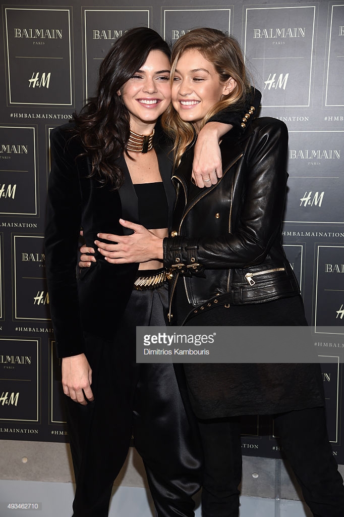 Tham dự sự kiện Balmain x H&M siêu mẫu Gigi Hadid cực ngầu xuất hiện bên bạn thân Kendall Jenner.   