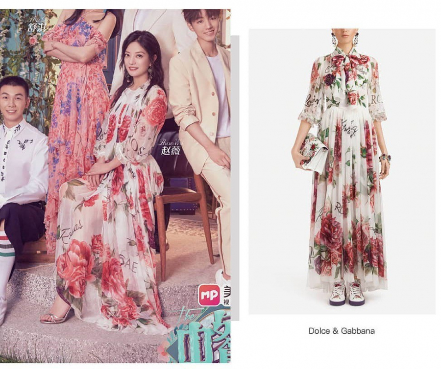 Ngay từ ảnh chụp poster của chương trình, Triệu Vy đã xúng xính trong mẫu đầm in hoa thướt tha của nhà mốt Dolce & Gabbana có giá hơn 116 triệu đồng.    