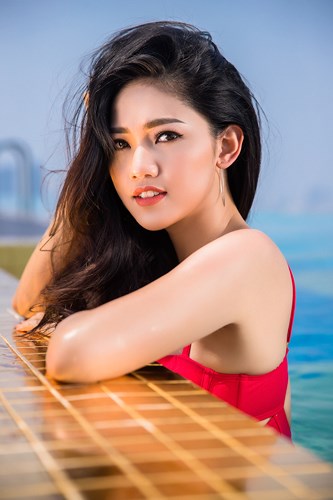 Nhan sắc trẻ trung của Á hậu 1 Hoa hậu Việt Nam 2016.  