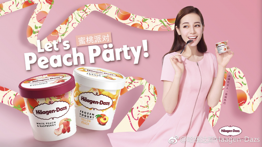 Đại diện cho dòng kem trái cây ngọt ngào, trong ảnh quảng cáo Địch Lệ Nhiệt Ba diện váy hồng cùng tông với màu poster…    