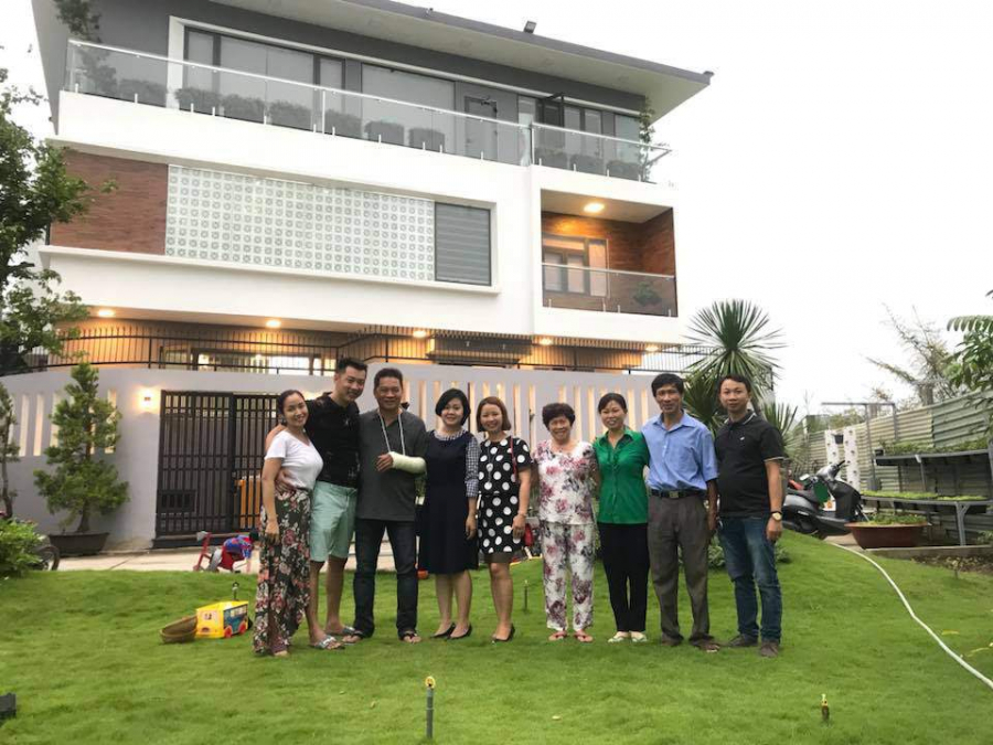 Tháng 4/2018, gia đình MC Ốc Thanh Vân dọn về căn biệt thự mới vào đúng dịp Lễ phục sinh. Nữ MC cho biết đây là thành quả của vợ chồng cô sau thời gian gian vất vả.