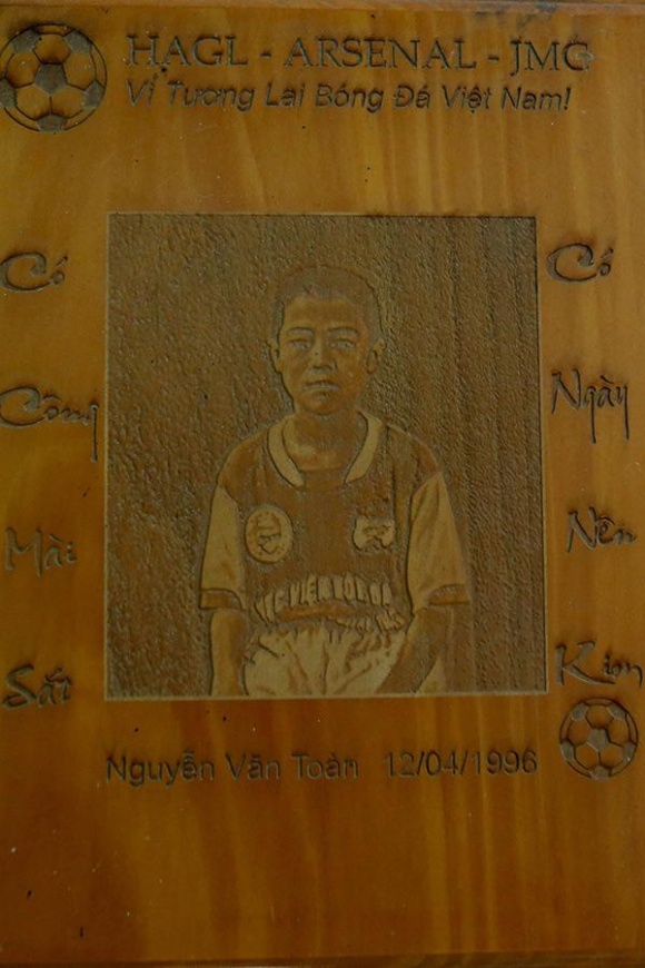 Một hình ảnh đáng nhớ của cầu thủ quê Hài Dương thời kỳ mới bắt đầu sinh sống, học tập tại Học viện bóng đá Hoàng Anh Gia Lai.    