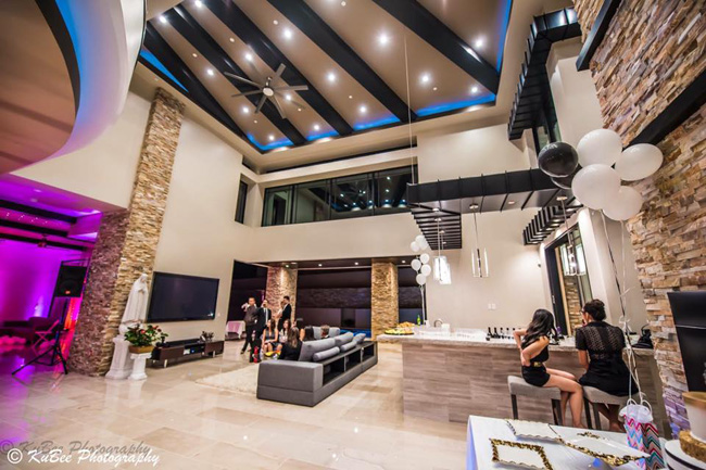 Căn biệt thự có diện tích rộng, xây dựng công phu nên mất hơn 3 năm hoàn thiện.    