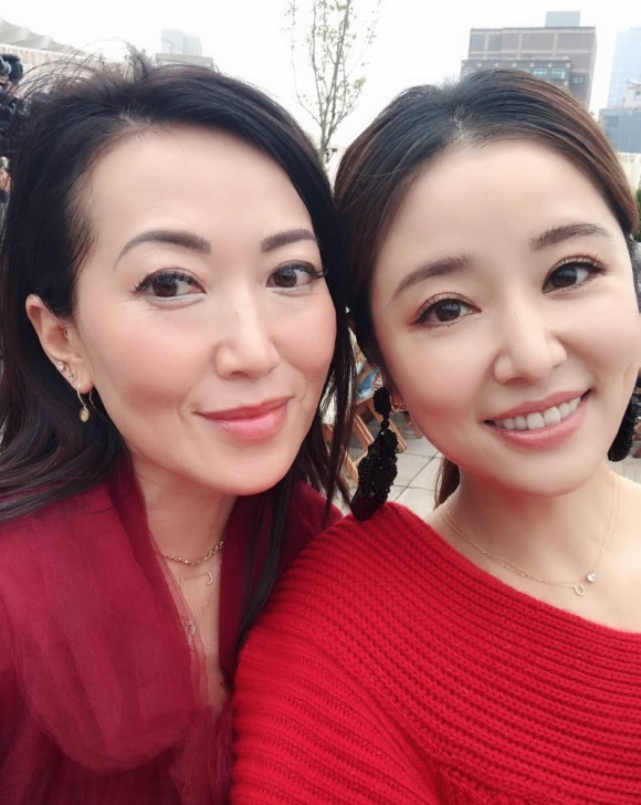 Cận cảnh làn da mịn màng ở tuổi 42 của Lâm Tâm Như trong bức hình selfie.    