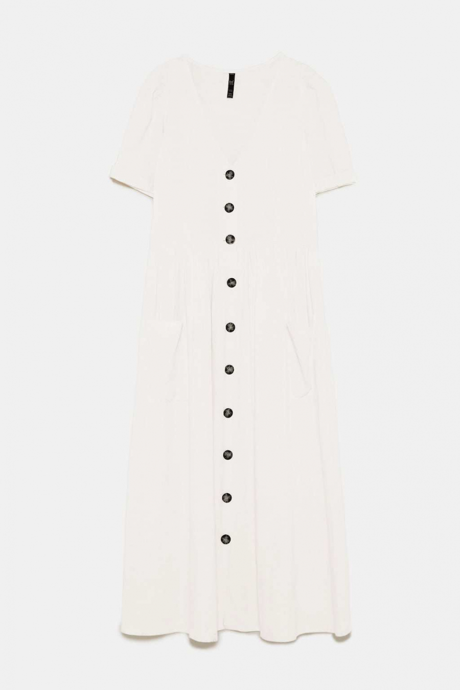 Chiếc váy trắng tinh khôi có hàng nút đặc trưng của thương hiệu bình dân Zara, được bán với giá 1,1 triệu đồng.