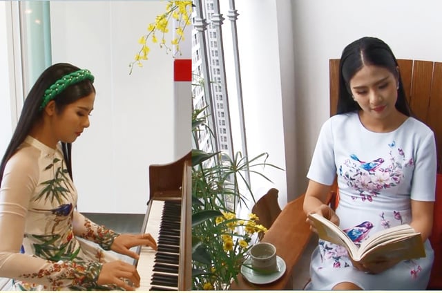 Mỗi khi thức giấc, Ngọc Hân sẽ bước ra ngoài ban công tưới cây, sau đó cô ngồi vào đàn piano, đàn một bản nhạc yêu thích. Khi kết thúc công việc, trở về nhà, sau khi thưởng thức bữa cơm gia đình, Ngọc Hân sẽ ra góc ban công quen thuộc, nhâm nhi một tách trà và đọc một cuốn sách. Từ đây, cô cũng có thể phóng tầm mắt ngắm thành phố từ trên cao.