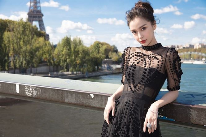 Người đẹp Hoa ngữ thả dáng tại Paris trong ngày ngập nắng.  