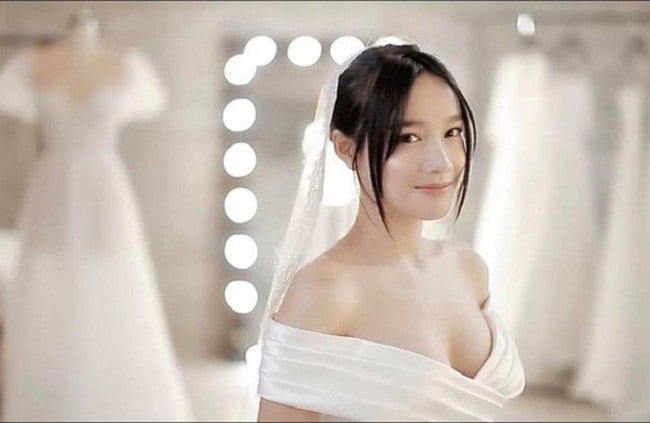 Cô dâu Nhã Phương gây sốt khi để lộ loạt ảnh thử váy cưới xinh như mộng.     