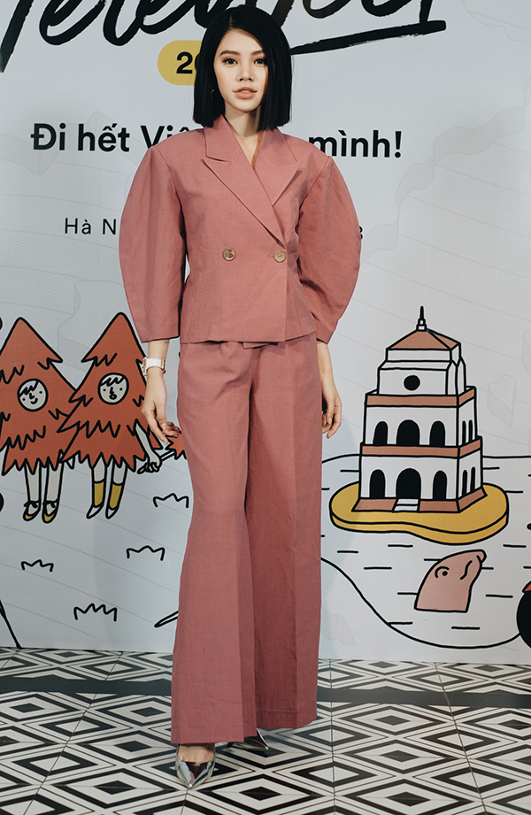 Jolie Nguyễn cũng là một trong những thành viên tham gia cuộc thi lần này.