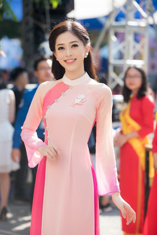 Ngày trở về với cương vị là Á hậu Hoa hậu Việt Nam 2018, Phương Nga được nhiều bạn trẻ nhận biết và bày tỏ sự ngưỡng mộ hơn.   