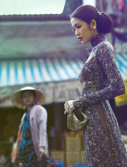 Với nhan sắc trời ban của mình, Hà Tăng vẫn vô cùng tỏa sáng dù chọn diện trang phục có họa tiết già ra sao.  