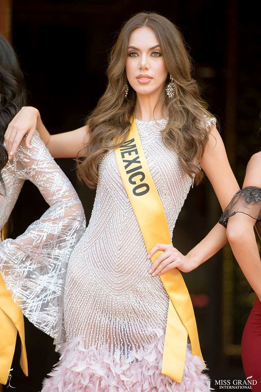 Người đẹp Mexico - một ứng cử viên nặng ký của cuộc thi năm nay diện váy dạ hội xuyên thấu ấn tượng.  