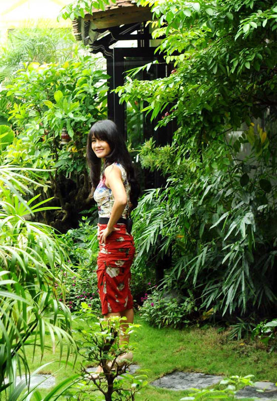‘Bà chủ’ Hồng Nhung – người tạo nên khu vườn đẹp như cổ tích.  