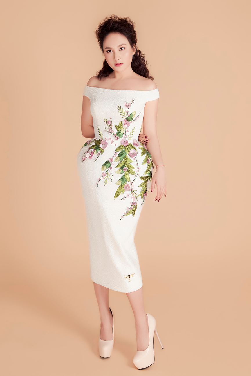  Trong bộ ảnh mới, Bảo Thanh khoe vóc dáng quyến rũ trong loạt váy áo kiểu dáng đuôi cá của cựu người mẫu kiêm nhà thiết kế Vũ Thu Phương.  