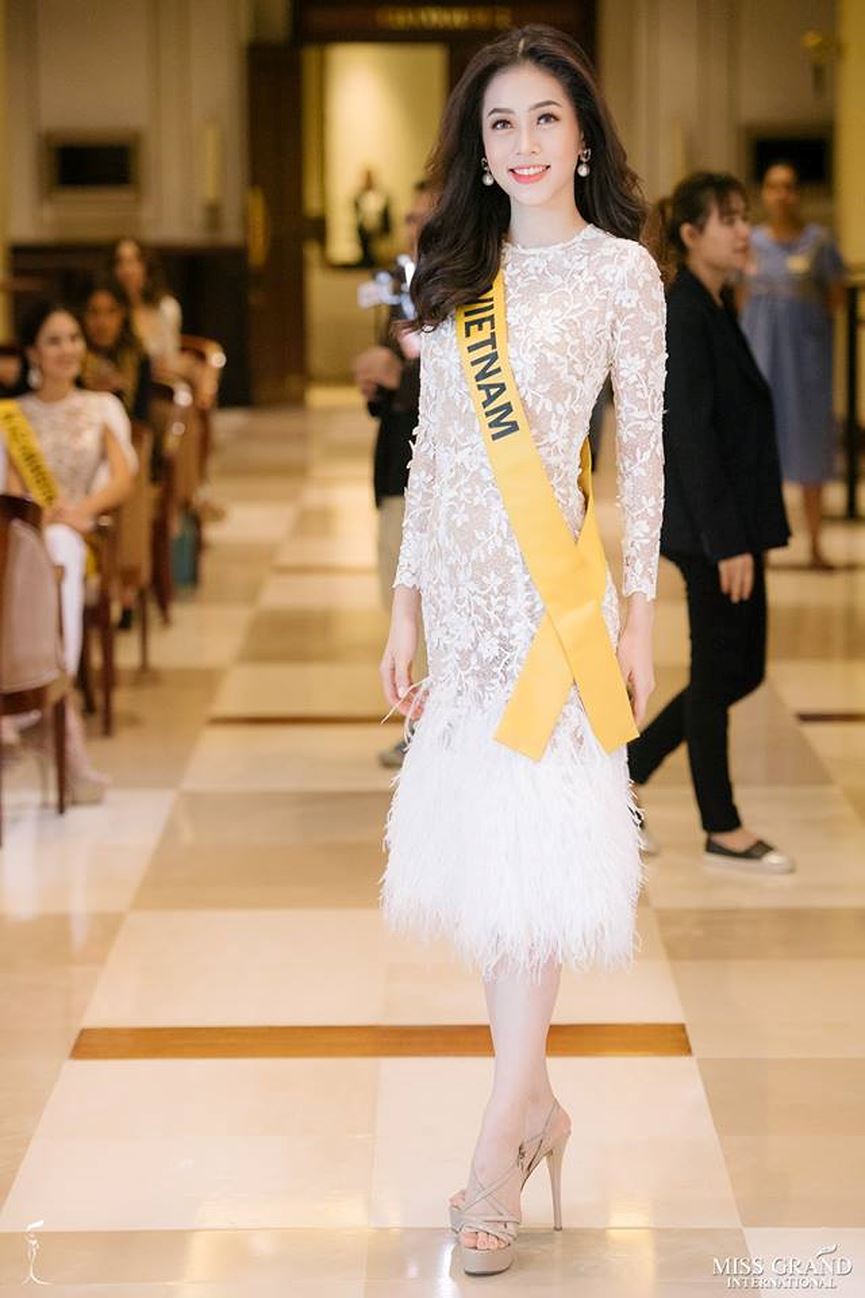 Ngày hôm qua, Á hậu Phương Nga cùng 79 thí sinh bước vào phần thi quan trọng đó là phỏng vấn cùng ban giám khảo. Đây được xem là phần thi quan trọng, chiếm phần lớn điểm số từ ban giám khảo.