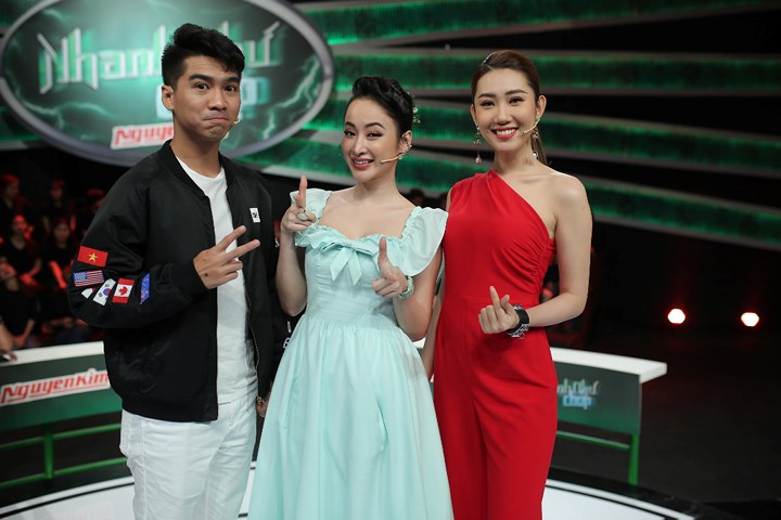 Thúy Ngân được ban tổ chức sắp xếp vào đội chơi cùng Angela Phương Trinh và PewPew.  