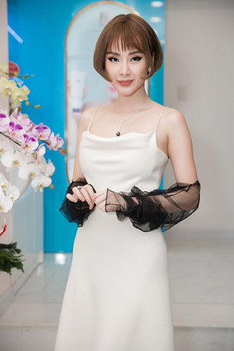 Hình ảnh Angela Phương Trinh ở sự kiện.  
